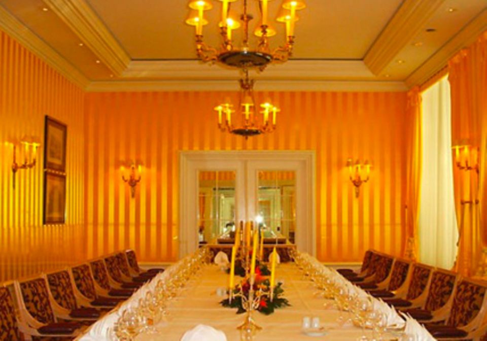Das Terrassenzimmer im sonnigen Gelb kann für Festlichkeiten gemietet werden.