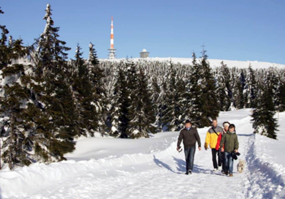 Erlebnis Natur: Winterwanderungen im Oberharz. Wanderwege gibt es in allen Oberharzer Ortschaften.