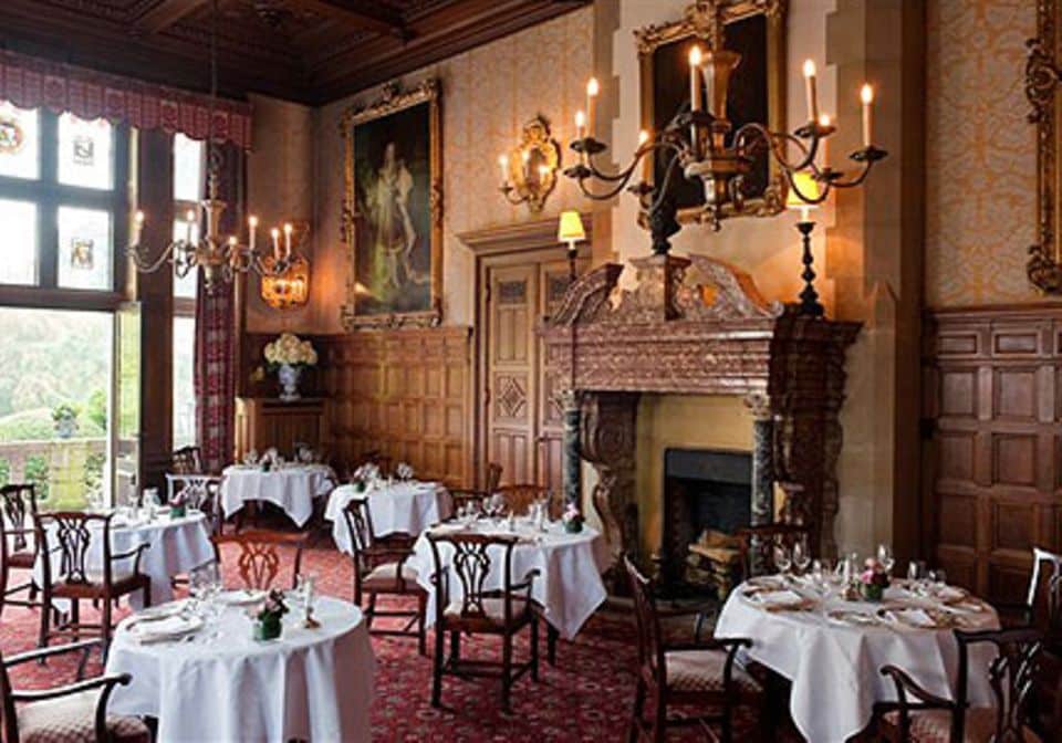 Schlosshotel Kronberg: Besonders herrschaftlich wirkt das Restaurant mit offenem Kamin.