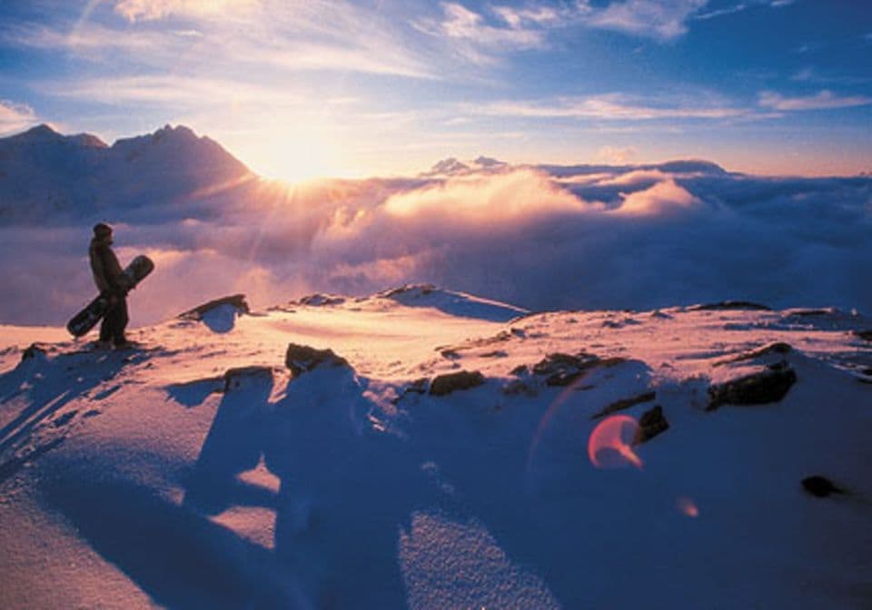 Snowboard-Glück: Der Sonnenuntergang auf dem Arlberg ist spektakulär.
