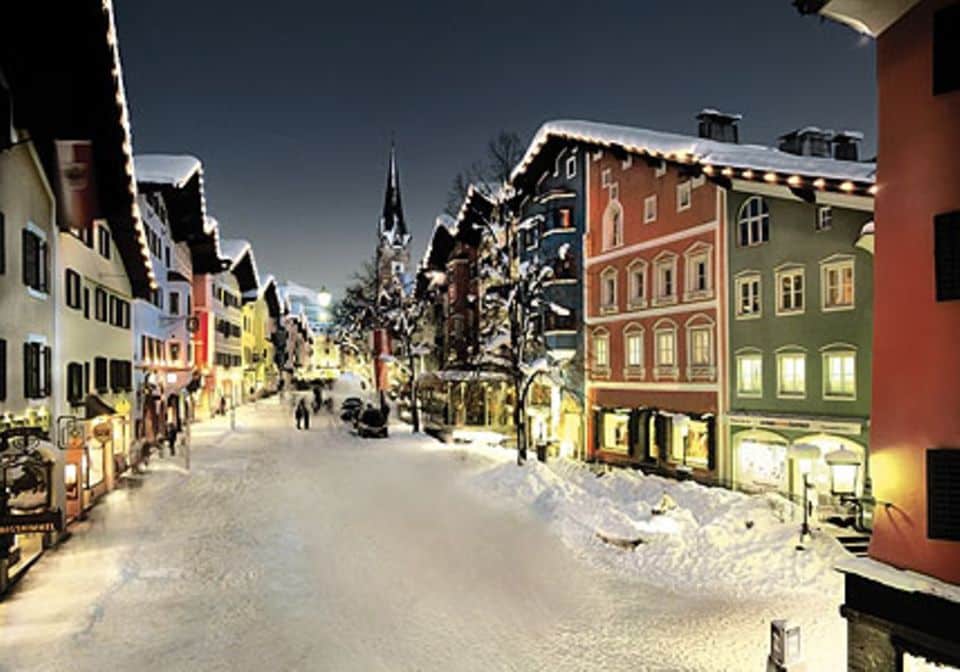 Das hübsche Zentrum von Kitzbühel ist gerade in der Winterzeit ganz besonders romantisch.