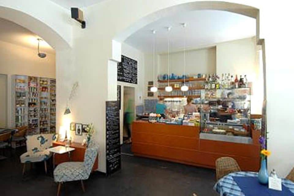 Gemütliches Ambiente: im Café Fleury wurde der Gastraum mit Retro-Möbeln dekoriert.