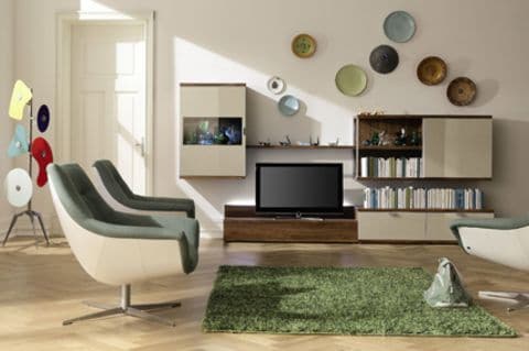 Moderne Wohnwände bieten Platz für den Fernseher, Bücher und Wohnaccessoires. Foto: Hülsta