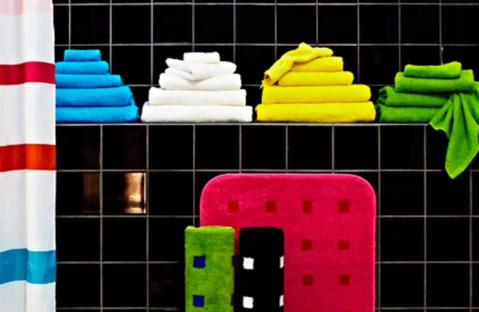 Für mehr Farbe im Badezimmer: bunte Handtücher aus der Serie "HÄREN".