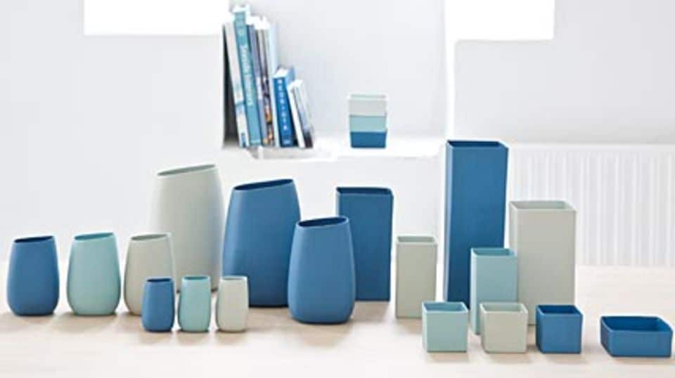 "Shades of Blue" - Vasen in verschiedenen Blautönen. Foto: ASA