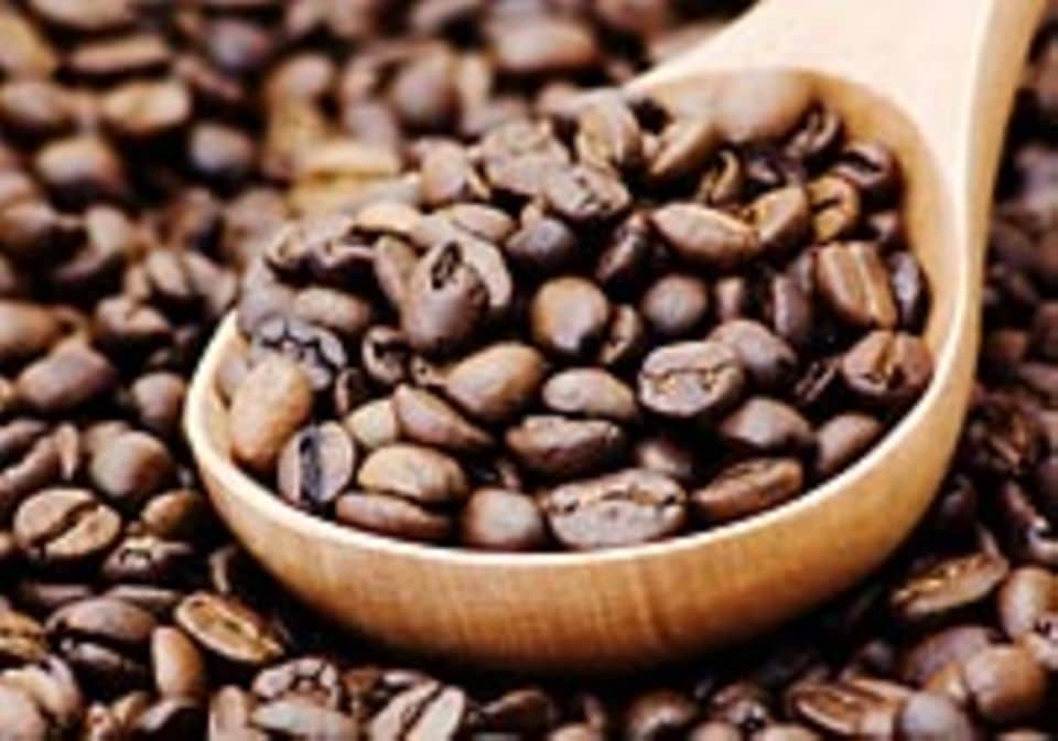 Kaffee: Sorten, Zubereitung & Kurioses: Frisch geröstete Kaffeebohnen