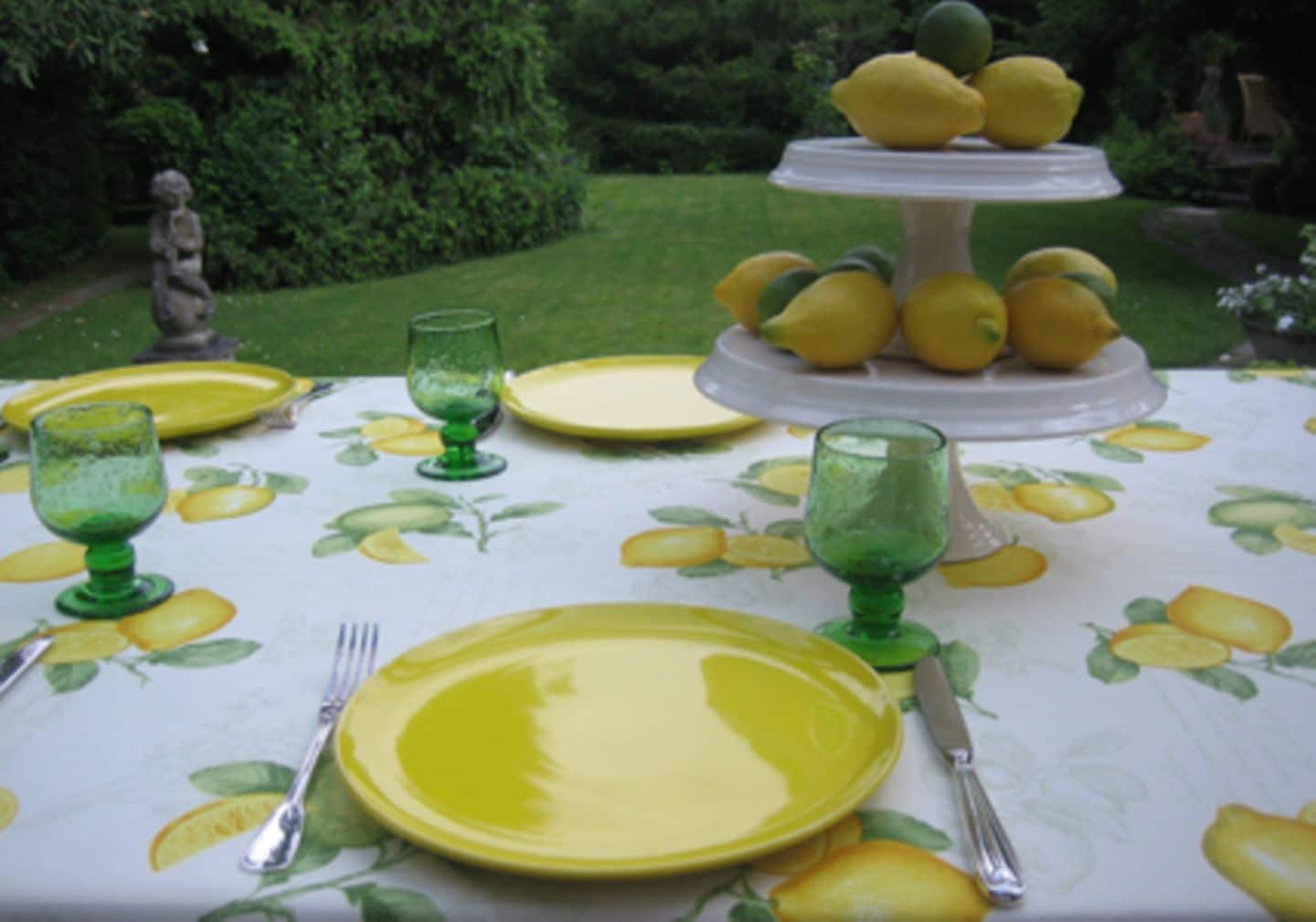 Praktisch und schön: Wachstuch mit Zitronen