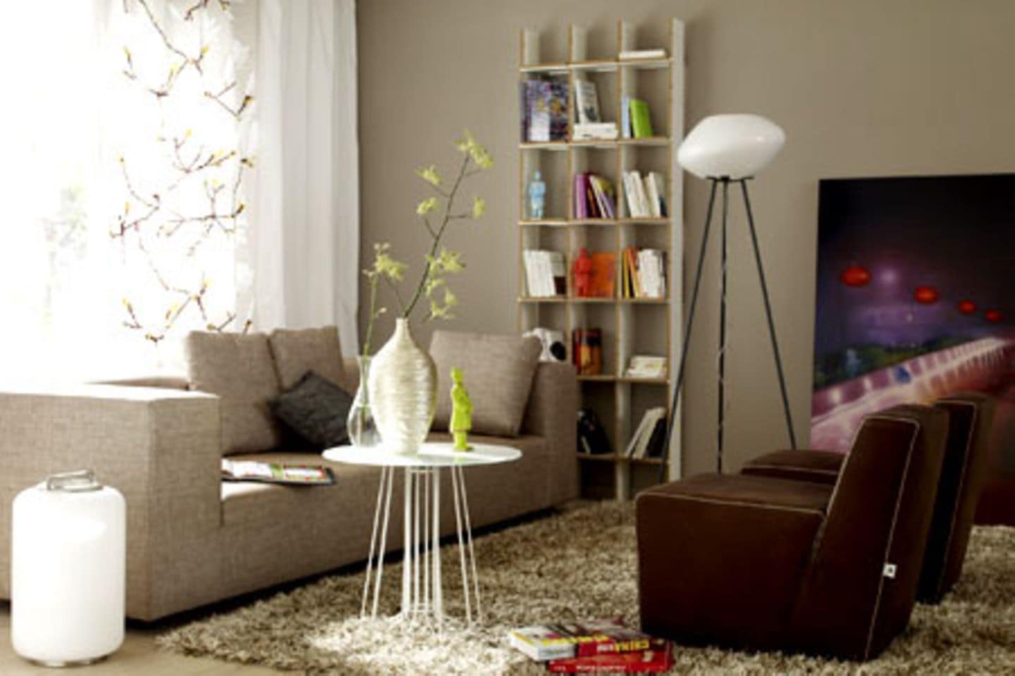 einrichten mit farbe: wohnzimmer in hellem grau-braun - bild 4