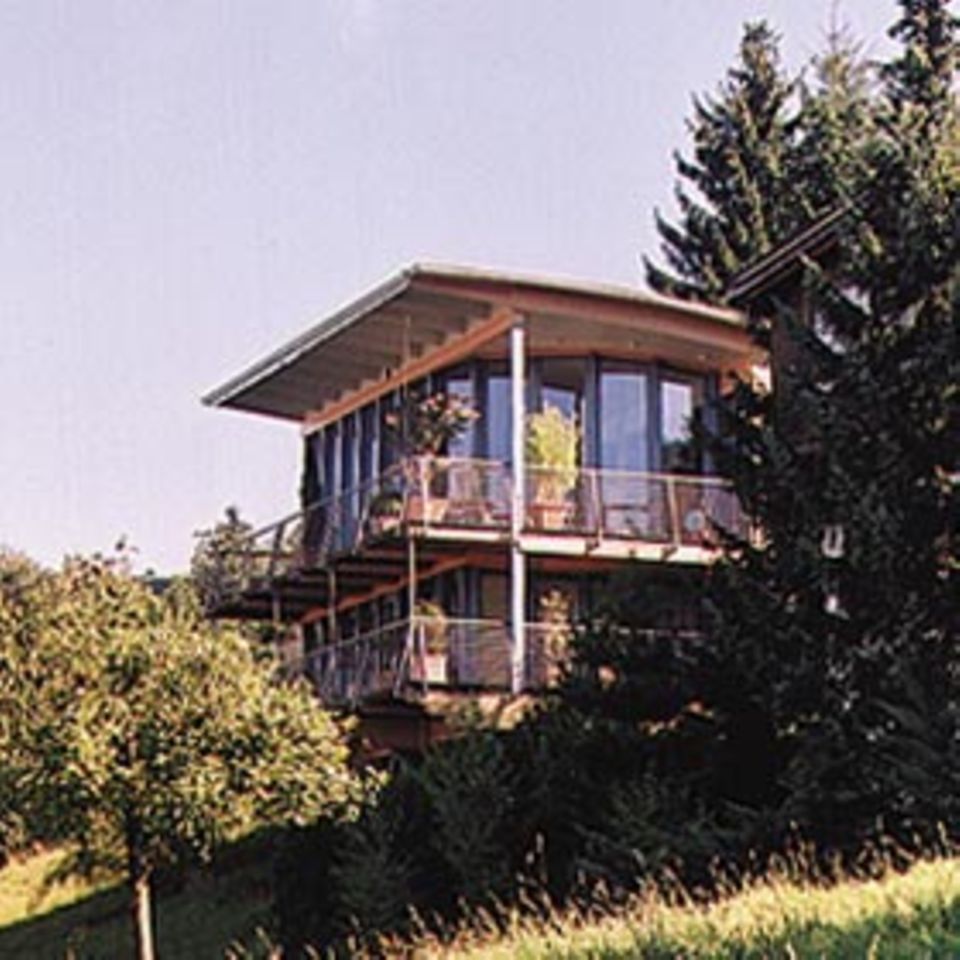 Ohne Leim entstand das Öko-Holzhaus Lohs.