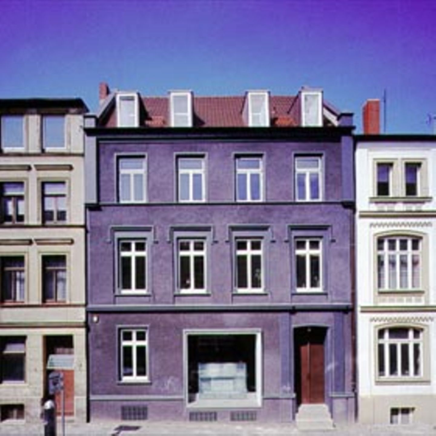 Sein Atelierhaus in Schwerin baute Jäger markant um, konstrastierte den Bestand mit neuen Teilen.