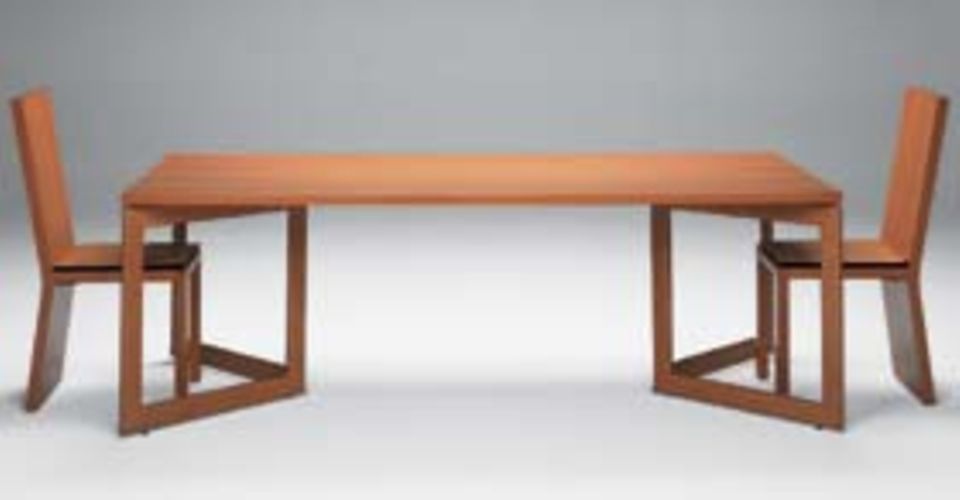 Esstisch Tischplatte aus Birnenholz. Metalltischbeine mit Leder verkleidet. Maße: 91x217x74H cm
