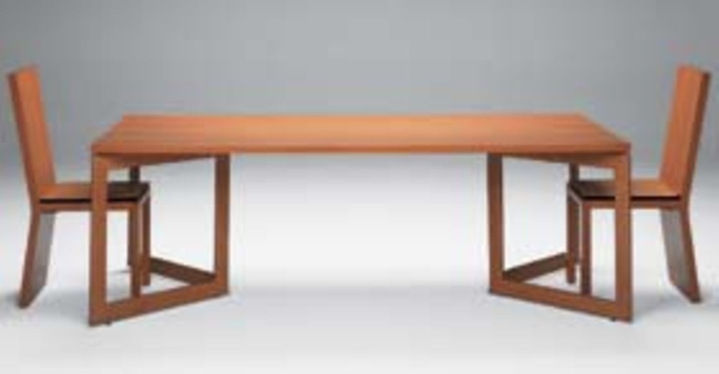 Esstisch Tischplatte aus Birnenholz. Metalltischbeine mit Leder verkleidet. Maße: 91x217x74H cm