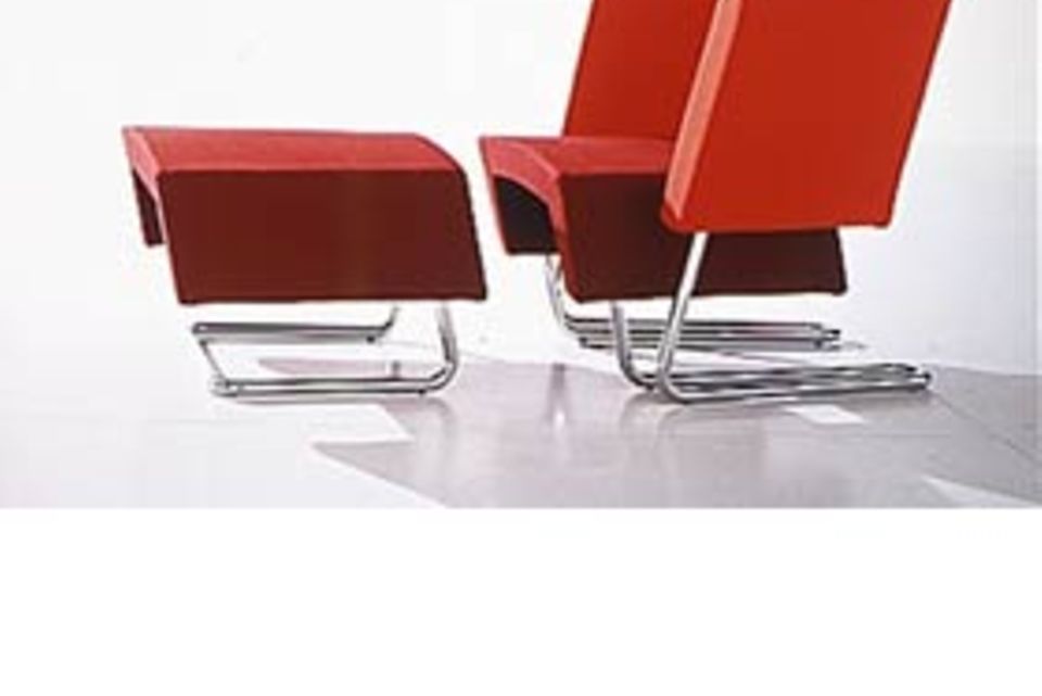 Die Sitz- und Rückenflächen des Sessels "Ron Aldodown" erscheinen wie zwei voneinander unabhängige und flexible Elemente.Der Sessel ist mit Bezug aus Stoff, Leder oder Alcantara erhältlich. Preis: auf Anfrage Bonaldo Via Straelle 3 I-35010 Villanova Padova Fon +39 049-9299011 Fax +39 049-9299000 Internet: www.bonaldo.it