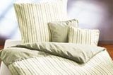 Wende-Bettwäsche gestreift oder uni beige. Die edle Garnitur aus 50% Baumwolle und 50% Polyester ist in diversen Größen erhältlich und kostet ab 79,90 Euro. Jetzt bestellen