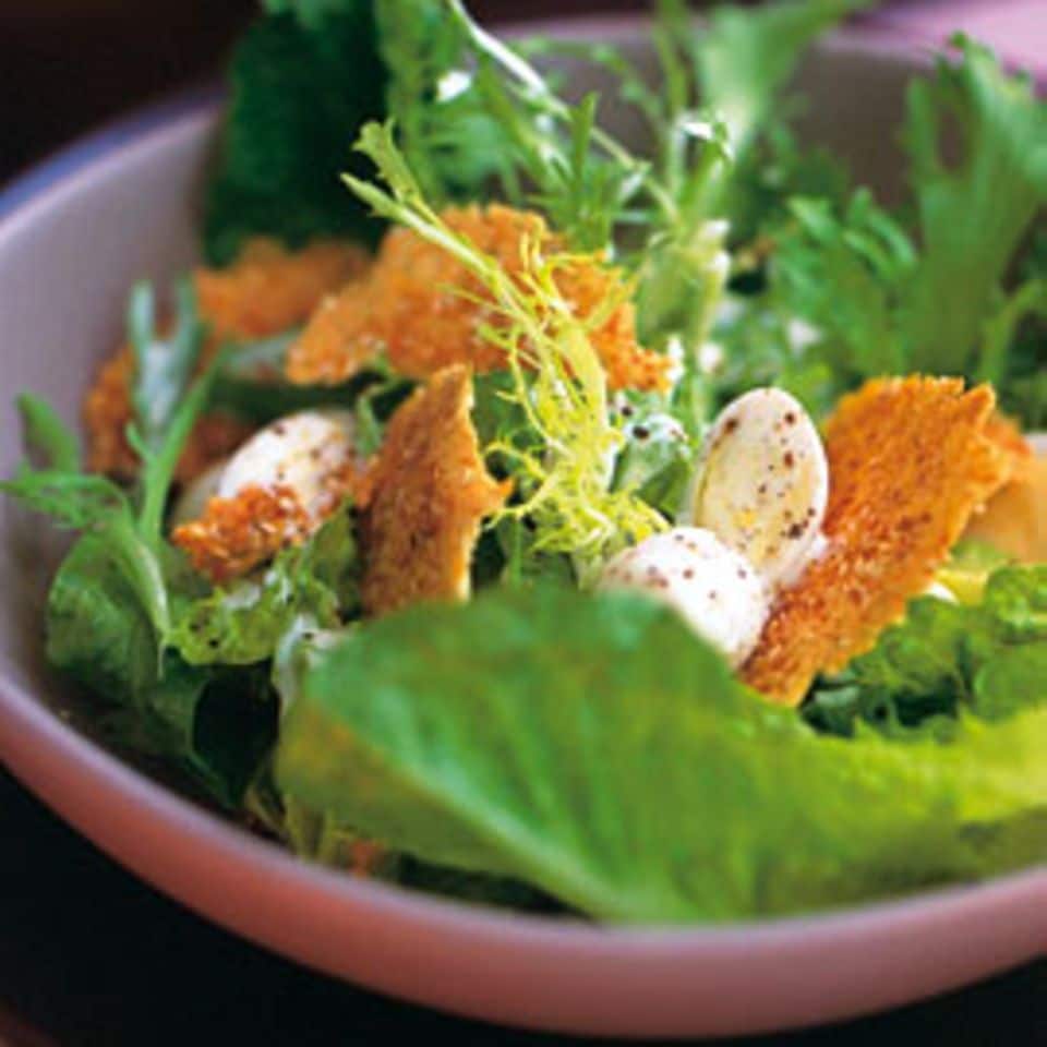 Rezept: Caesar's Salad mit Parmesan-Hippen