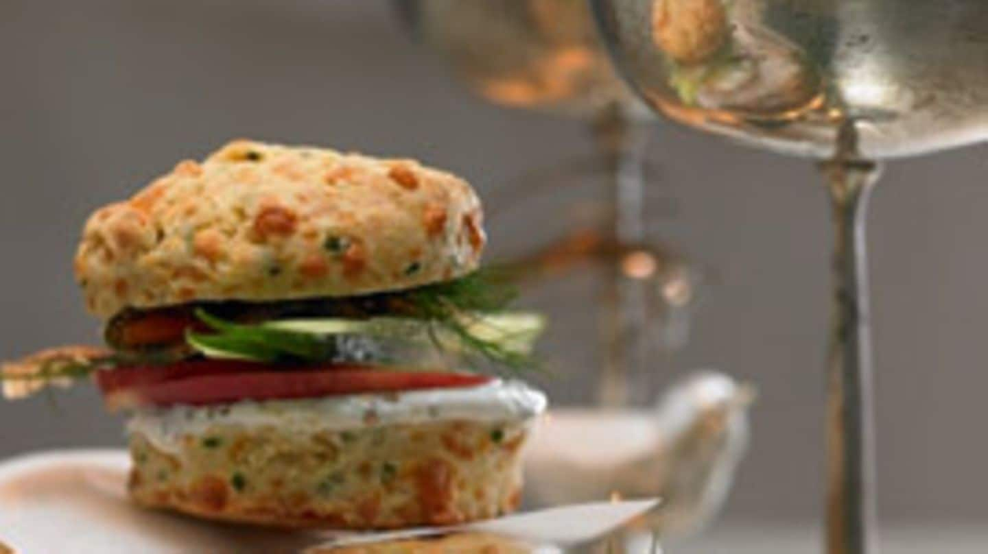 Cheddar-Scones mit Lachs Rezept - [LIVING AT HOME]