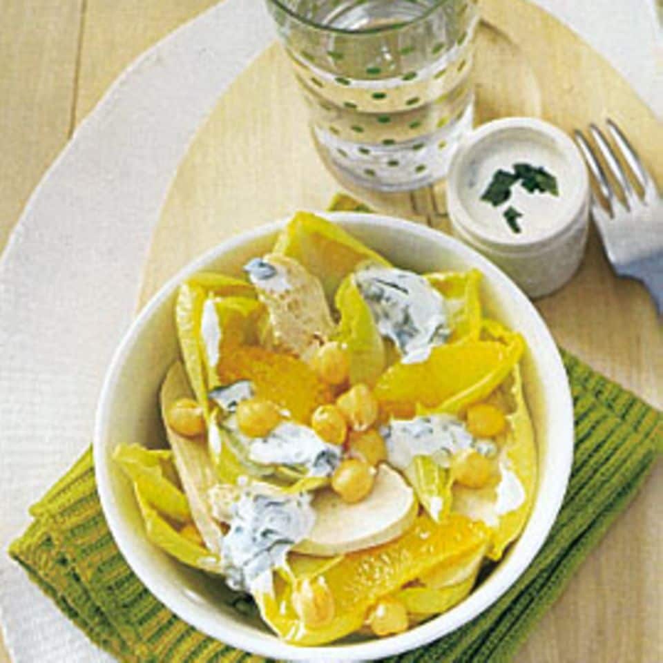 Rezept: Chicoréesalat mit Orangendressing