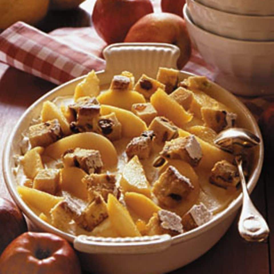 Rezept: Christstollen-Crumble mit karamelisierten Birnen und Äpfeln
