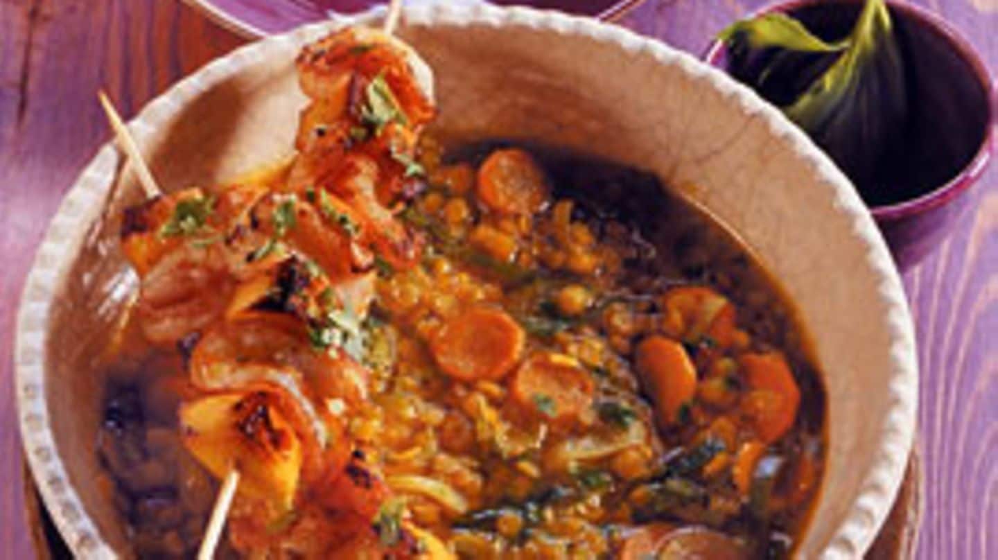 Curry-Linsensuppe mit Garnelen-Mangospiessen Rezept - [LIVING AT HOME]