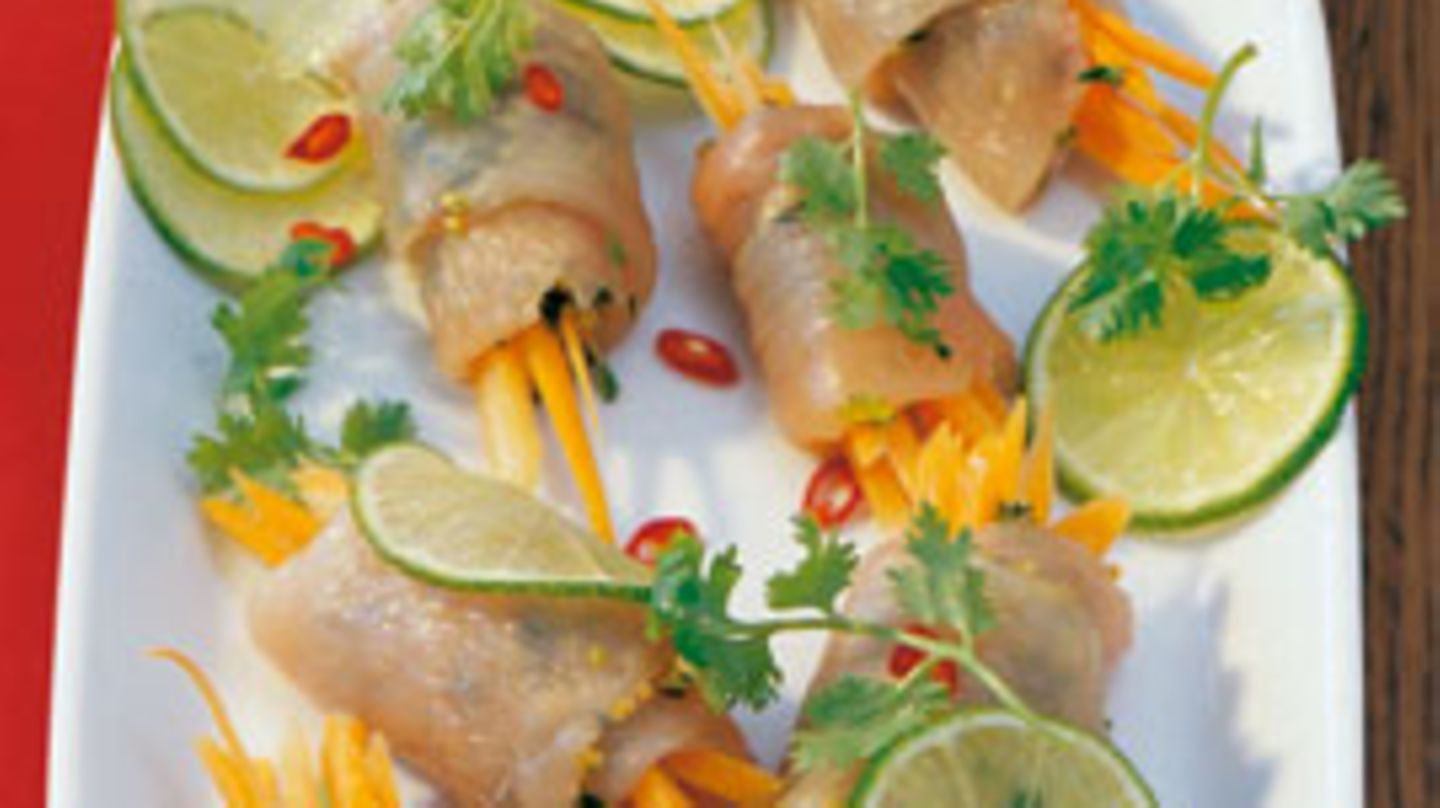 Gefülltes Hähnchenfilet und Möhrenspiesse Rezept - [LIVING AT HOME]