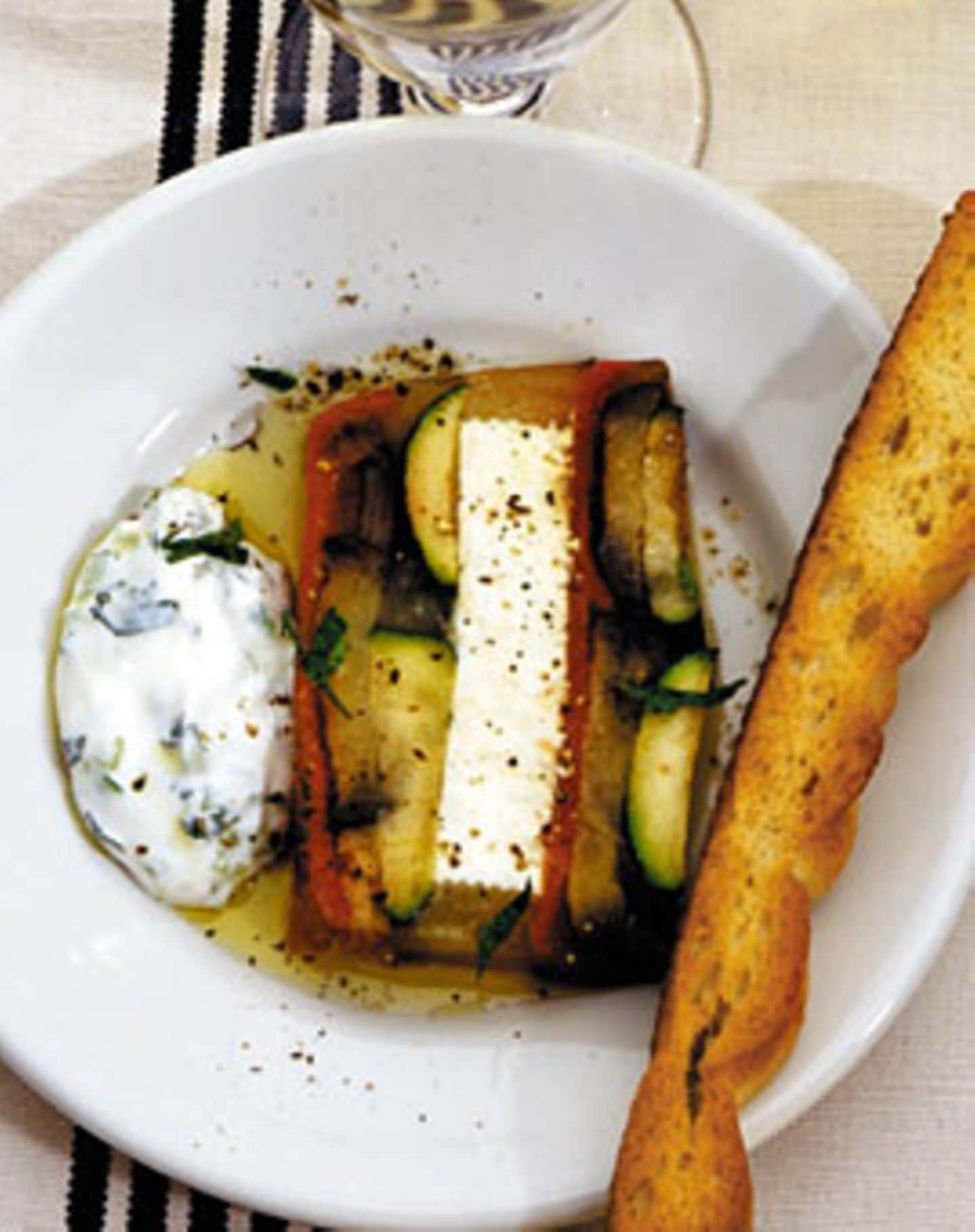 Rezept: Gemüse-Moussaka mit Minze-Zaziki