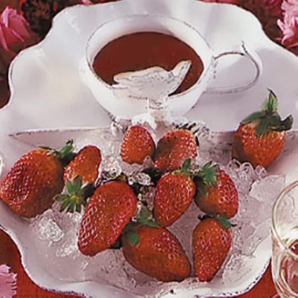 Rezept: Gewürztes Schokoladenfondue mit Erdbeeren