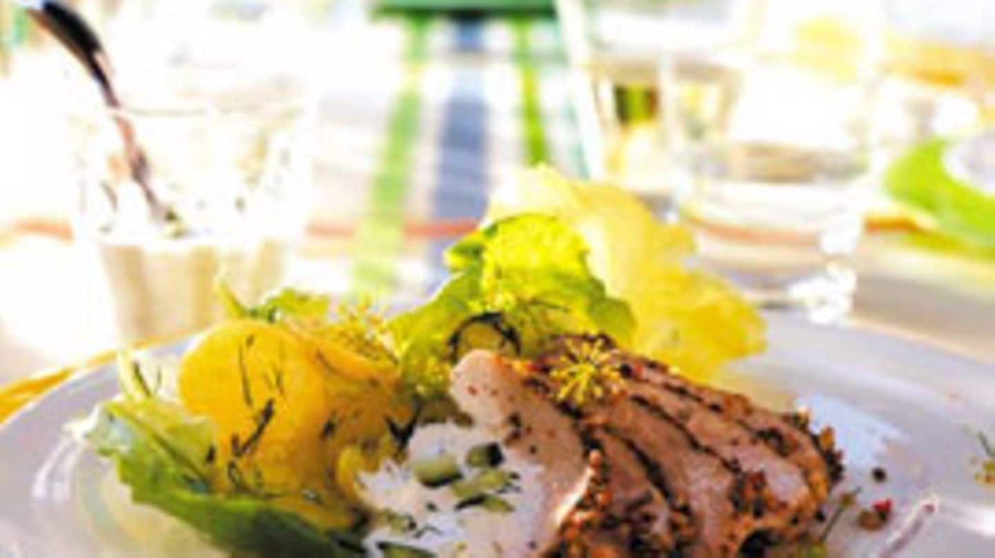 Hähnchen mit Pfefferkruste und Kartoffelsalat Rezept - [LIVING AT HOME]