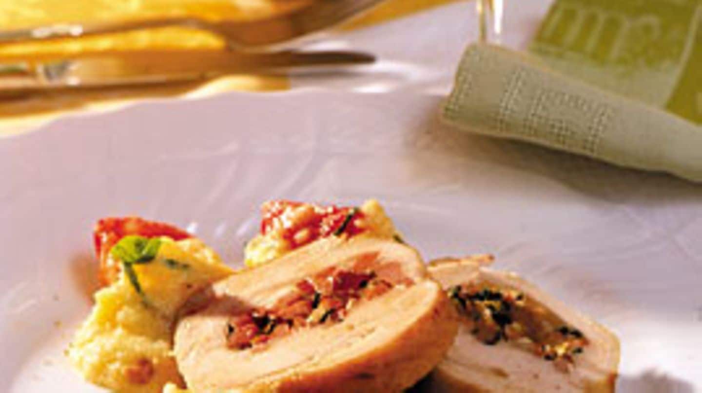 Hähnchenroulade auf cremiger Polenta Rezept - [LIVING AT HOME]