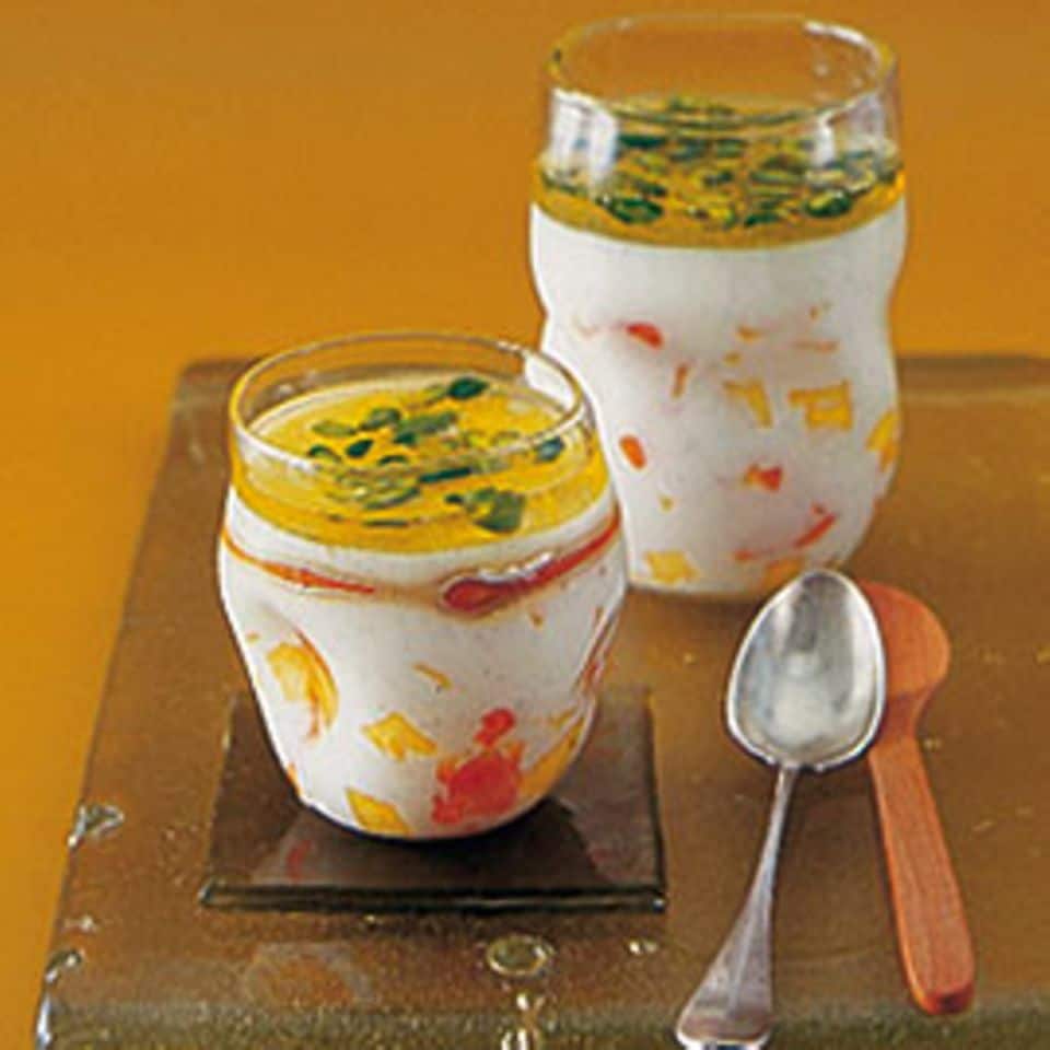 Rezept: Honigjoghurt mit Mango, Papaya und Pistazien