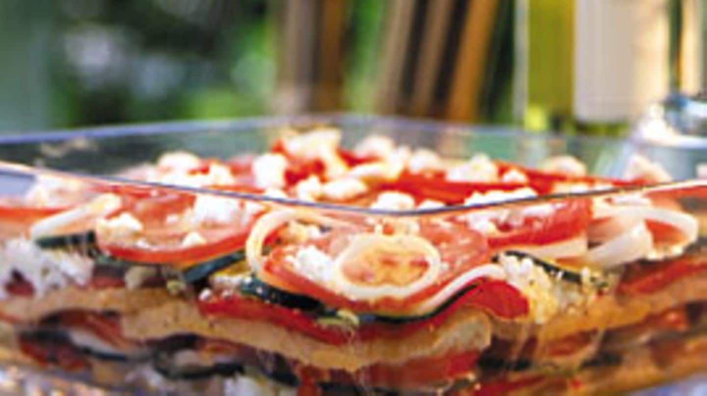 Mediterraner Schichtsalat Rezept - [LIVING AT HOME]