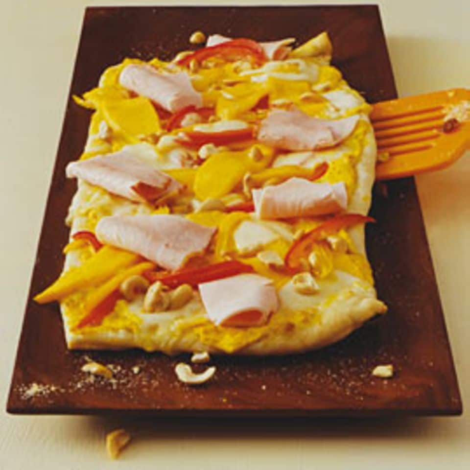 Rezept: Pizza mit Mango, Pute und Paprika
