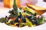 Rezept: Salat mit Honigsauce und Schafskäse