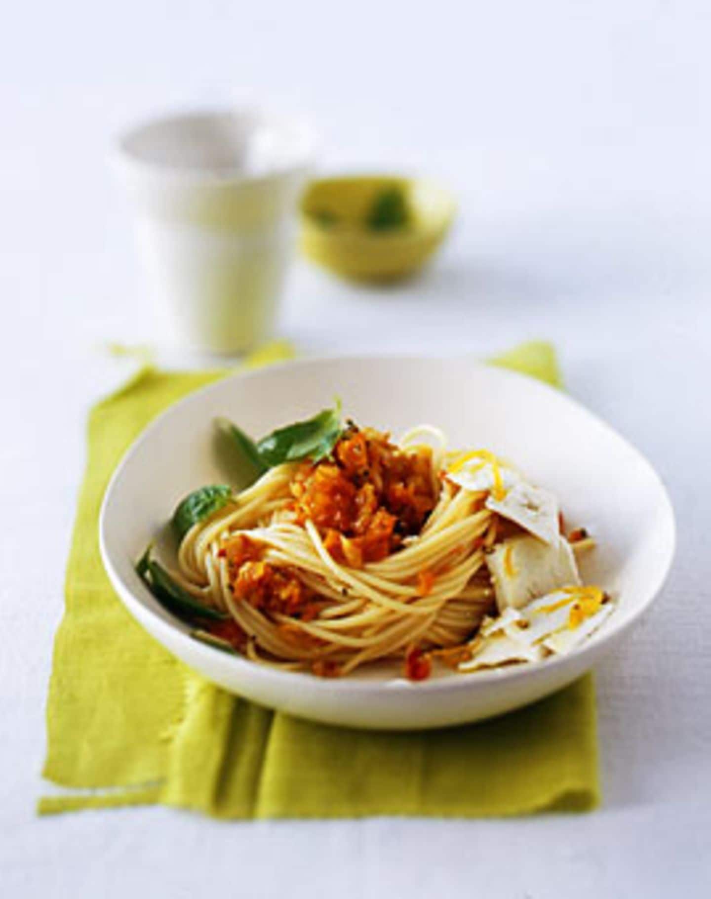 Rezept: Spaghetti mit Möhrenpesto