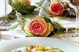 Rezept: Spargelmousse mit Gurken-Krabben-Salat