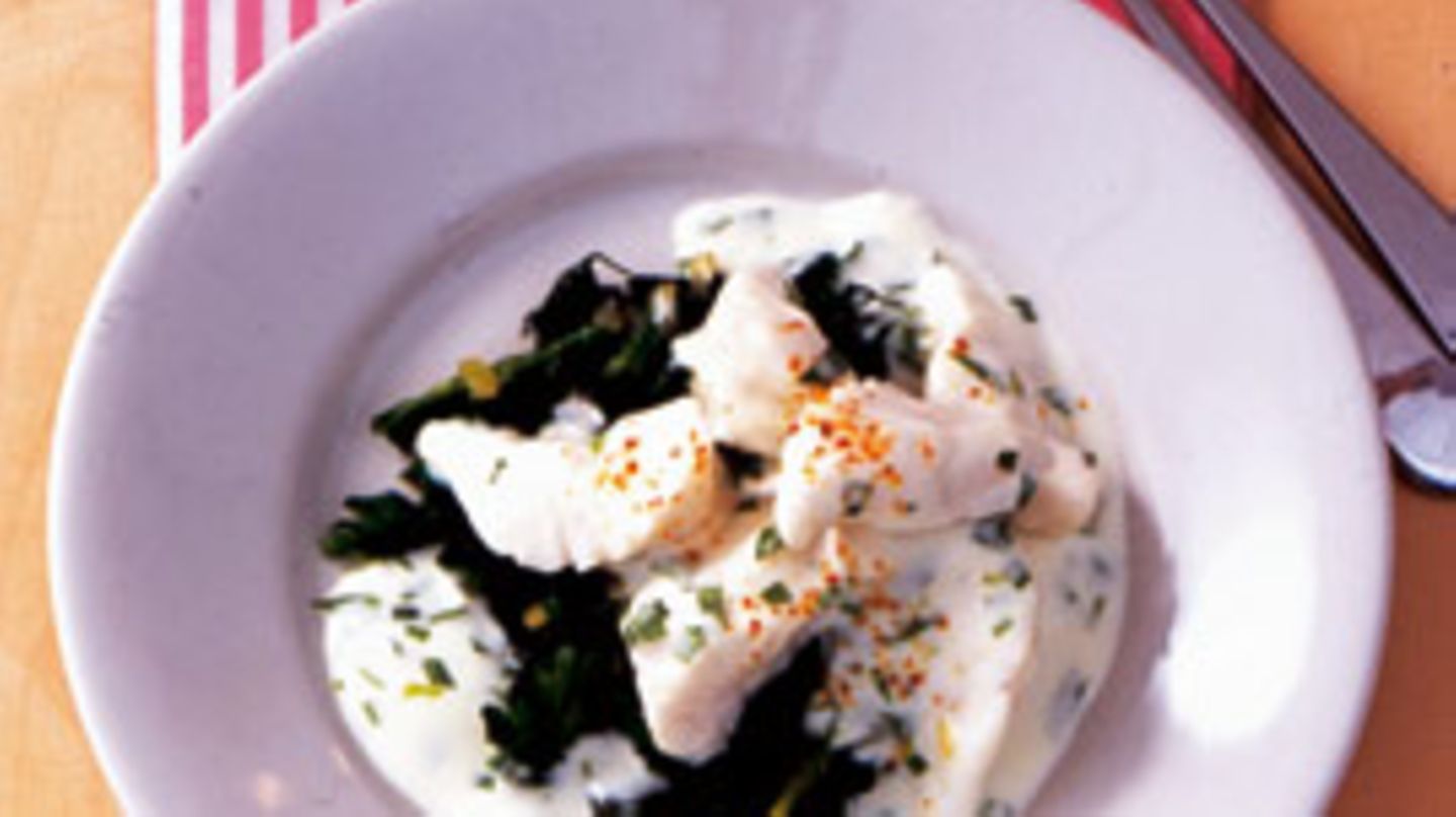 Zanderragout mit Estragon und Blattspinat Rezept - [LIVING AT HOME]