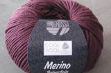 Pflaume-farbende Merino-Wolle