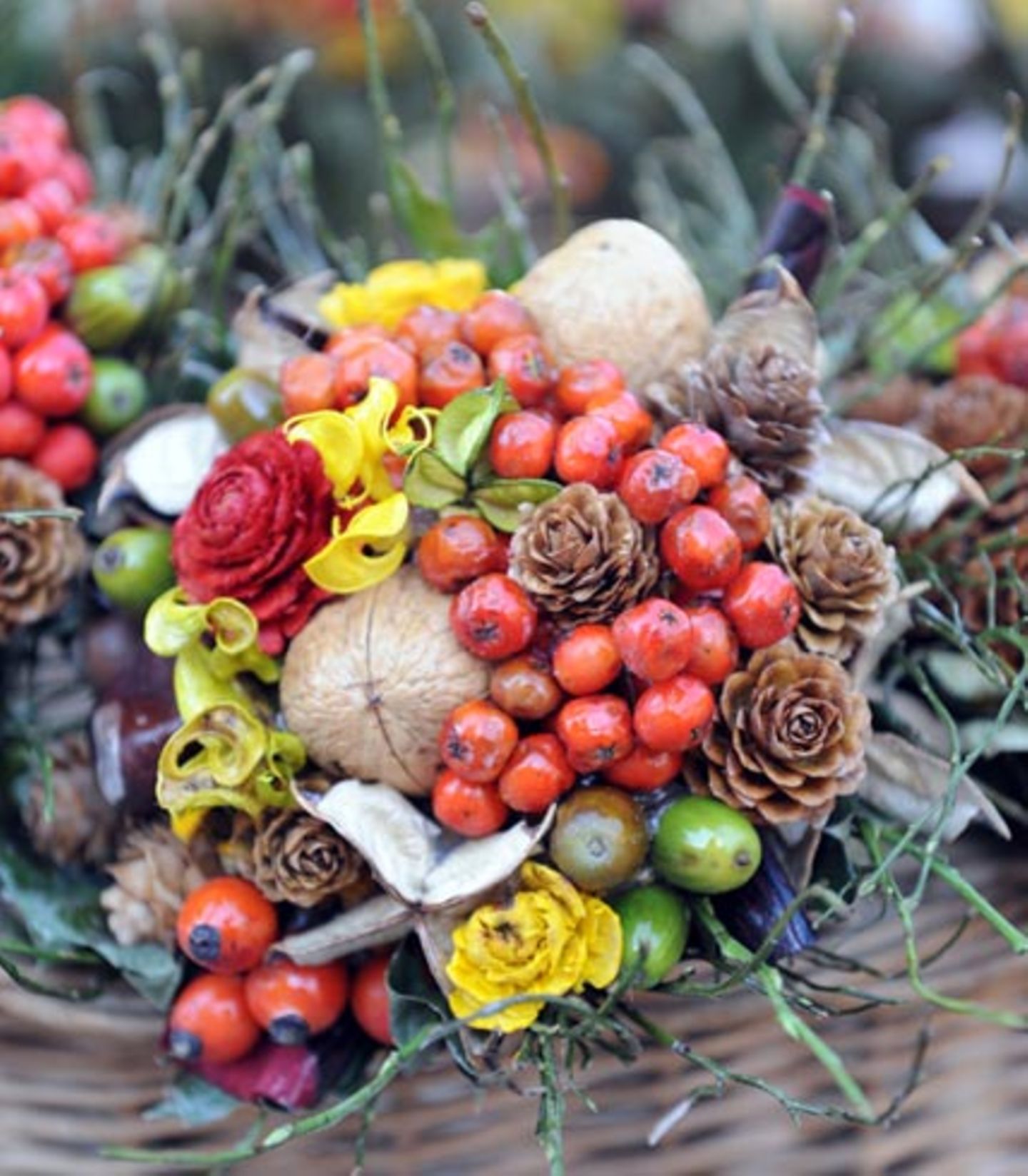 Herbstdeko mit Beeren