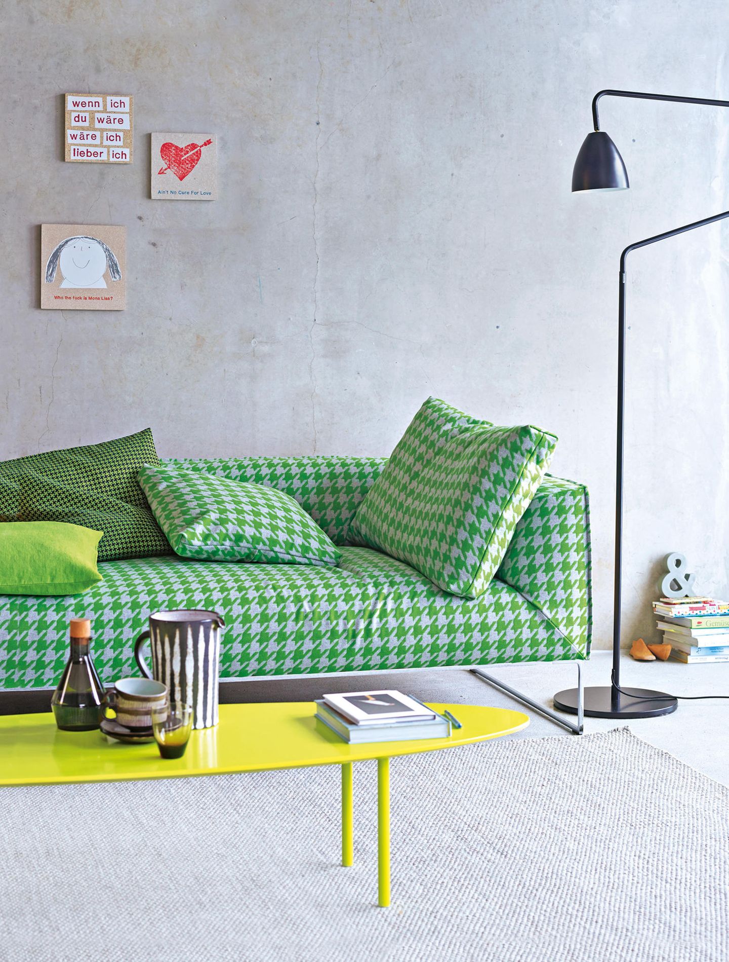 Sofa mit kräftigem Muster