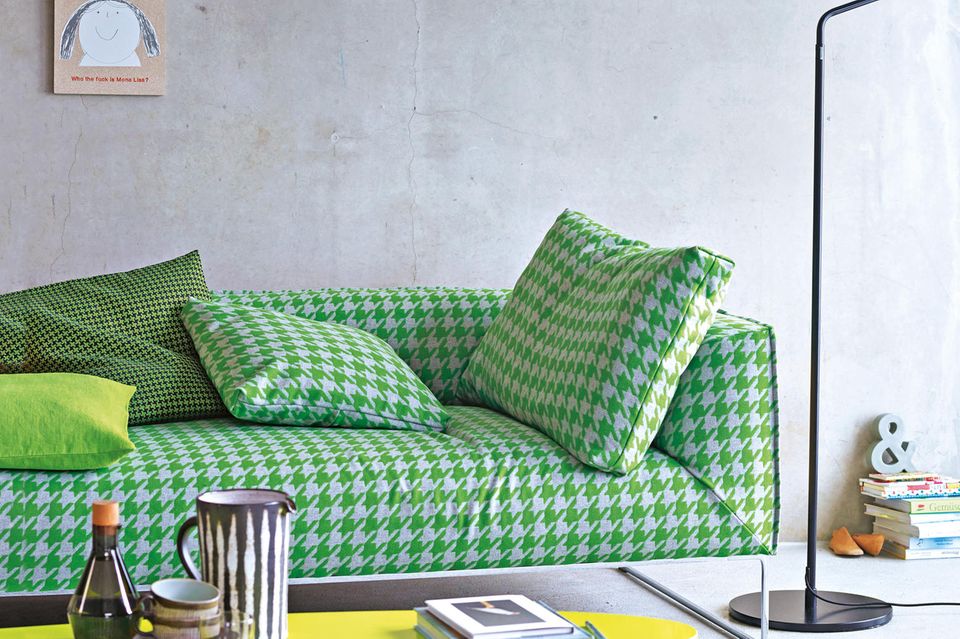 Sofa mit kräftigem Muster