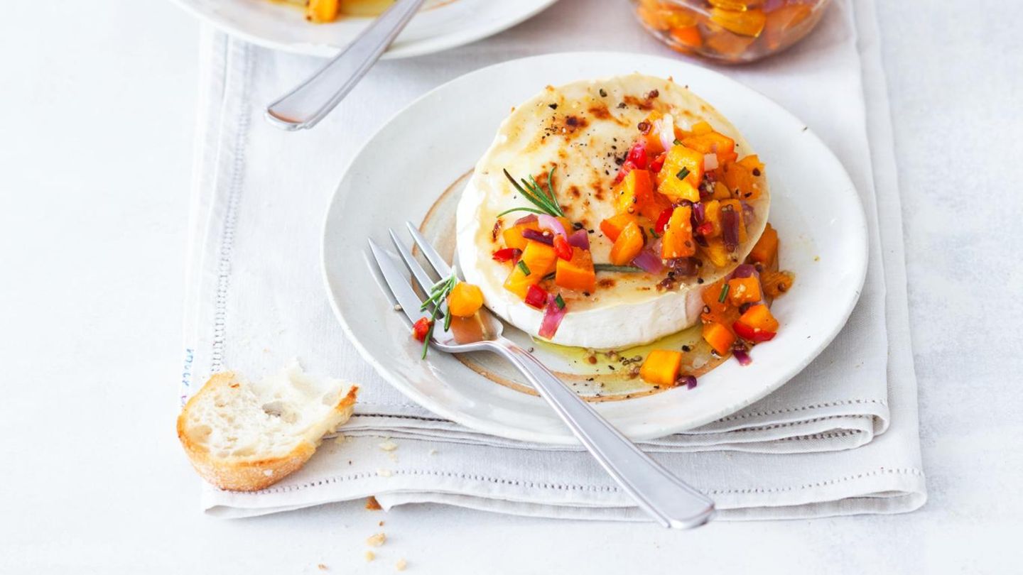 KakiSalsa mit Ziegenkäse Rezept [LIVING AT HOME]