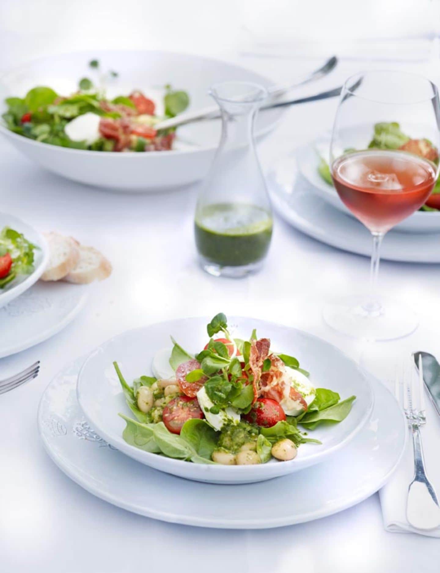 Spinat-Brunnenkresse-Salat mit Coppaschinken