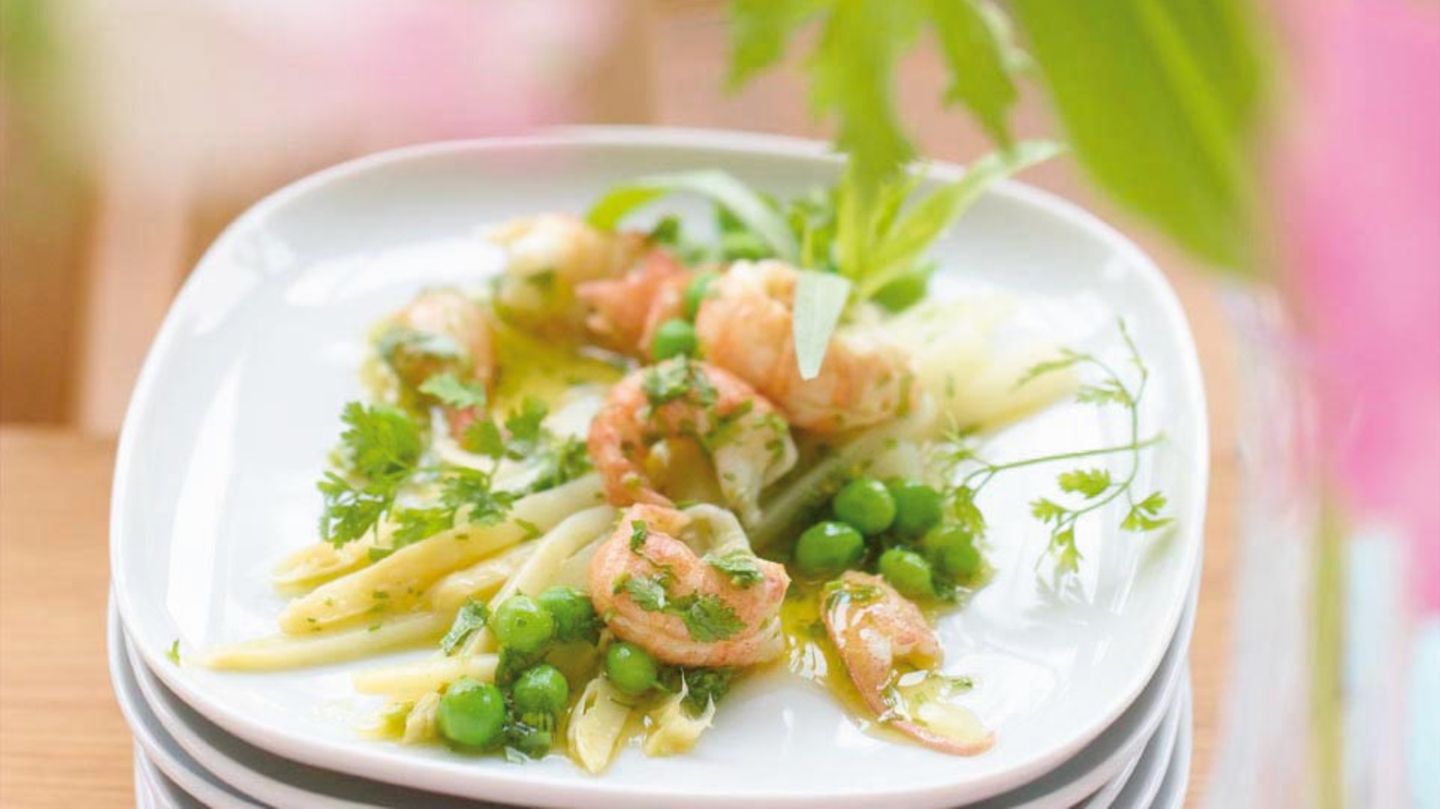 Flusskrebs-Spargel-Salat Rezept - [LIVING AT HOME]