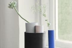 Vase aus Keramik in Schwarz, Blau, Rose und Grau