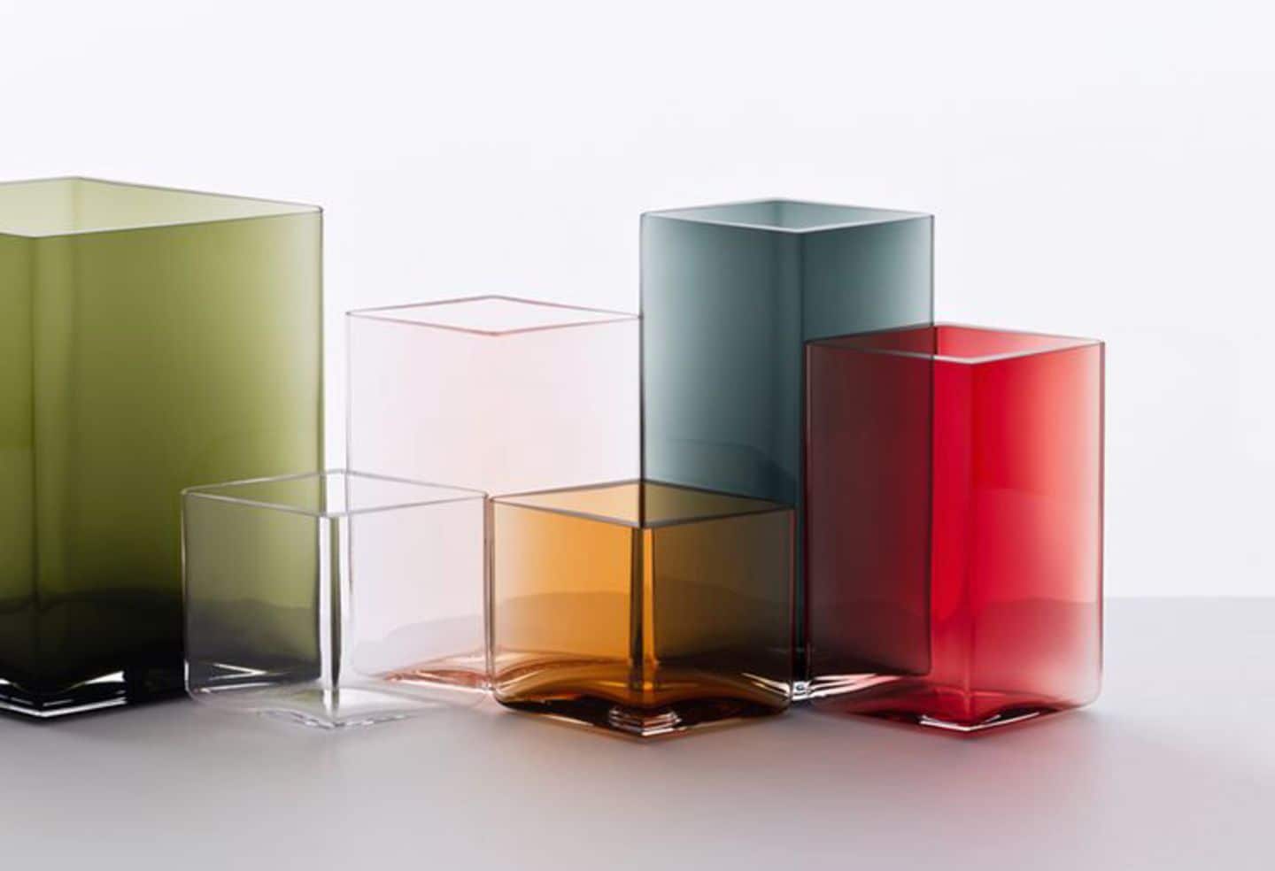 Vasen aus Glas in verschiedenen Farben