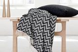 Decke mit Schwarz-Weiß-Muster