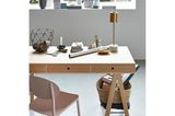 Schreibtisch aus Holz mit Stuhl in Rosa