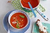 Rezept: Tomatensuppe mit Ricotta-Röstbrot