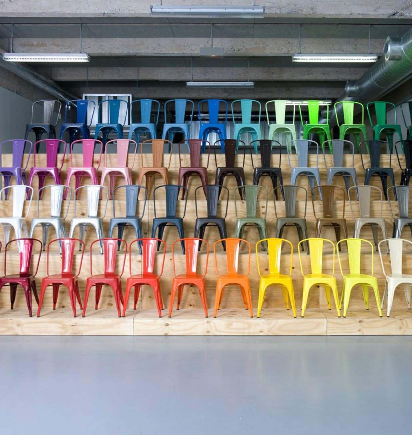 Stuhl aus Stahl in vielen Farben von Tolix