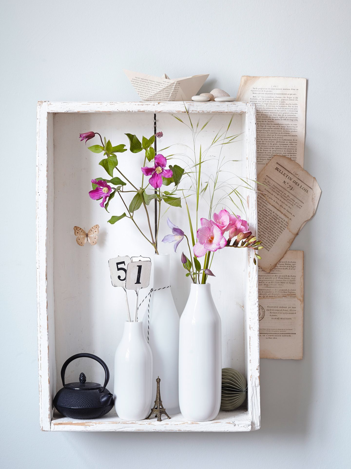 Weiße Vasen in Flaschenform von Asa und Ikea