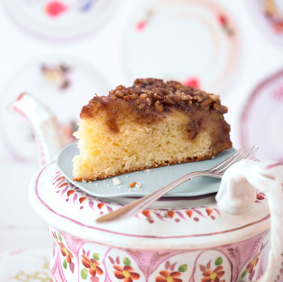 Rezept: Upside-Down-Cake mit Pfirsich und Nüssen